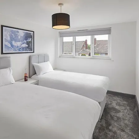 Host & - Layland Skelton (North Yorkshire)
